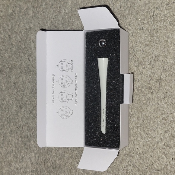 Revitalizing Precision Eye Roller - Picture 3 of 3